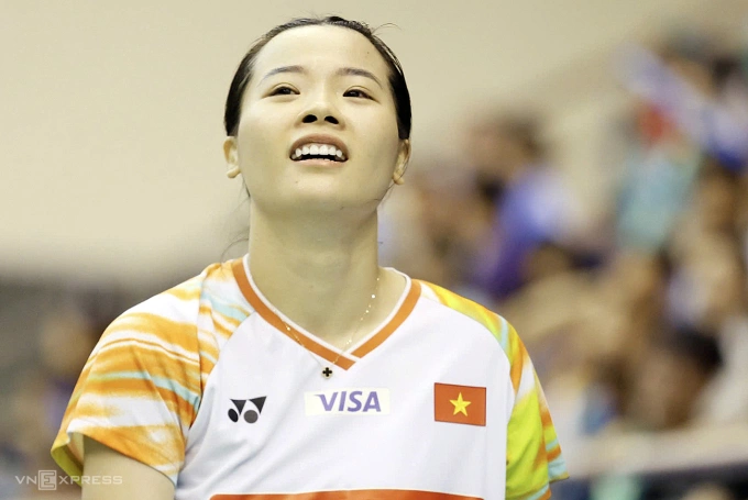 Do đang chấn thương, Thuỳ Linh gác vợt trước tay vợt kém 370 thế giới ở Korea Masters super 300, chiều 6/11. Ảnh: Đức Đồng