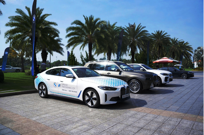 Các mẫu xe BMW tại sự kiện. Ảnh: Thaco Auto