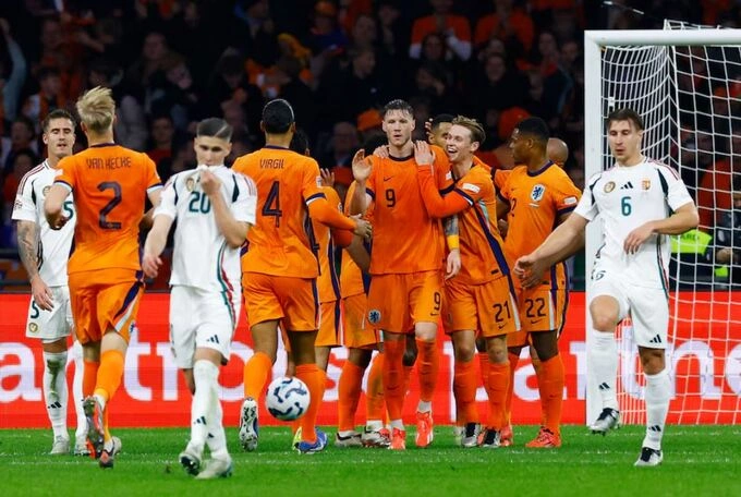 Hà Lan mừng bàn thứ hai trong trận thắng Hungary 4-0 trên sân Johan Cruyff Arena, Amsterdam, Hà Lan ngày 16/11. Ảnh: Reuters