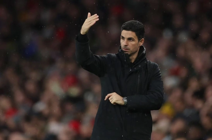 HLV Mikel Arteta chỉ đạo trong trận Arsenal thắng Nottingham Forest 3-0 trên sân Emirates, London, Anh ngày 23/11. Ảnh: Reuters