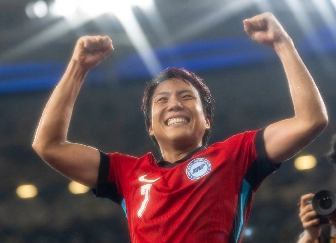 Kyoga Nakamura mừng trận hòa Malaysia 0-0 ở lượt cuối bảng A giúp Singapore vào bán kết ASEAN Cup 2024. Ảnh: FAS