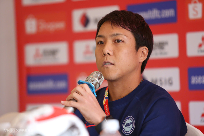 Kyoga Nakamura dự họp báo trưa 28/12, trước trận Singapore gặp Việt Nam ở lượt về bán kết ASEAN Cup 2024. Ảnh: Hai Tư
