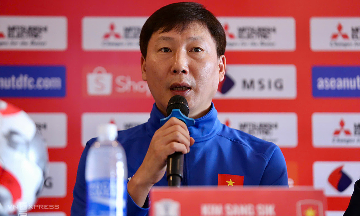 HLV Kim Sang-sik: '2-0 vẫn là tỷ số nguy hiểm'