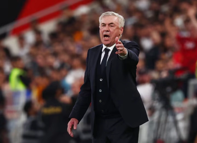 HLV Carlo Ancelotti chỉ đạo trong trận Real thắng Mallorca 3-0 trên sân King Abdullah Sports City, Jeddah, Arab Saudi ngày 9/1. Ảnh: Reuters
