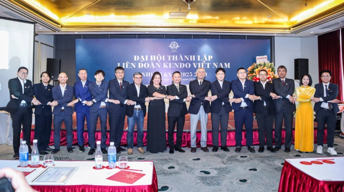 Ban chấp hành Liên đoàn kendo Việt Nam nhiệm kỳ thứ nhất giai đoạn 2025-2030 ra mắt ngày 12/1 tại Hà Nội. Ảnh: VKF