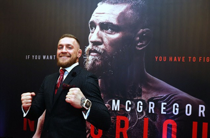 Conor McGregor trong buổi ra mắt bộ phim Notorious nói về sự nghiệp của anh năm 2017. Ảnh: AP