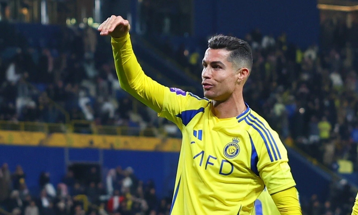 Gây thù chuốc oán với C.Ronaldo, HLV sắp phải "ra đường" 4 Tuổi 40 bền bỉ của Ronaldo - Báo VnExpress Thể thao