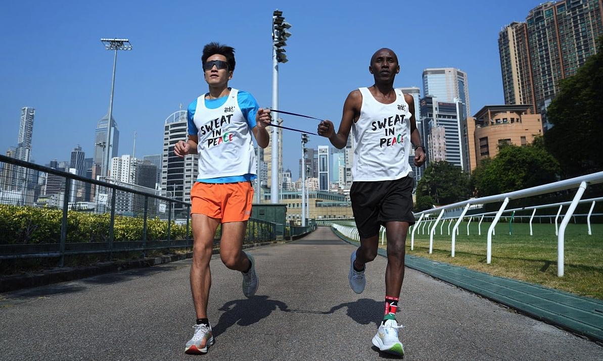 Runner khiếm thị chạy sub3 marathon