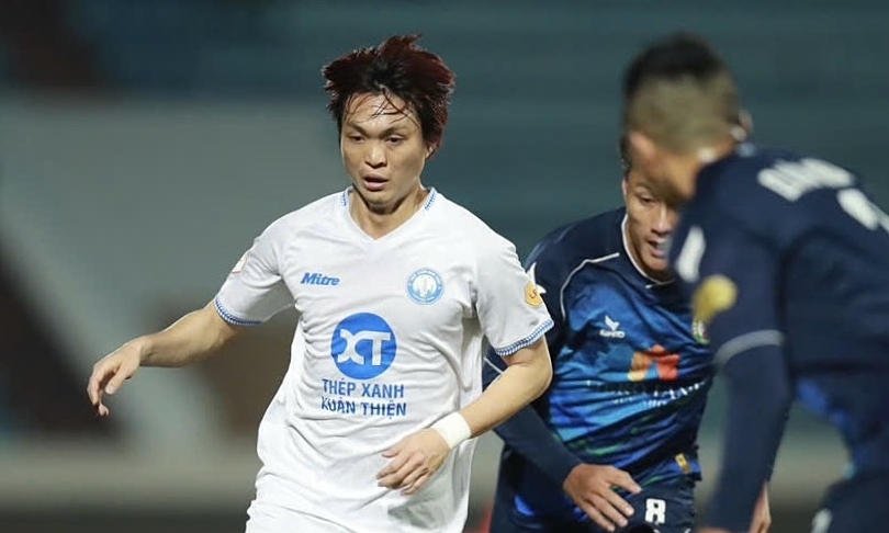 Nam Định tái chiếm đỉnh bảng V-League