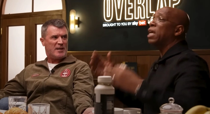 Roy Keane (trái) trong buổi tranh luận với Ian Wright trên podcast Overlap.