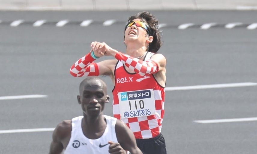 Nhân viên siêu thị chạy nhanh nhất Nhật Bản tại Tokyo Marathon