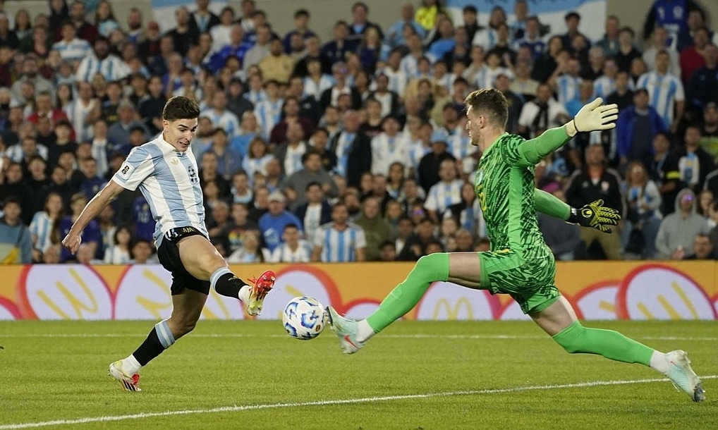 Alvarez: 'Có Messi, Argentina sẽ ghi thêm 3 bàn vào lưới Brazil'