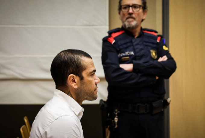 Alves trong lần hầu tòa tại Barcelona hồi đầu tháng 2/2024. Ảnh: AFP