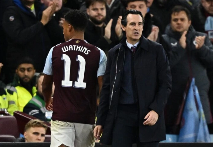 HLV Unai Emeru (phải) trong trận Aston Villa gặp Bayern Munich tại Villa Park, Birmingham, Anh ngày 2/10/2024. Ảnh: Reuters