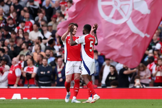Thomas Partey mừng bàn mở tỷ số cùng Declan Rice. Ảnh: Arsenal FC