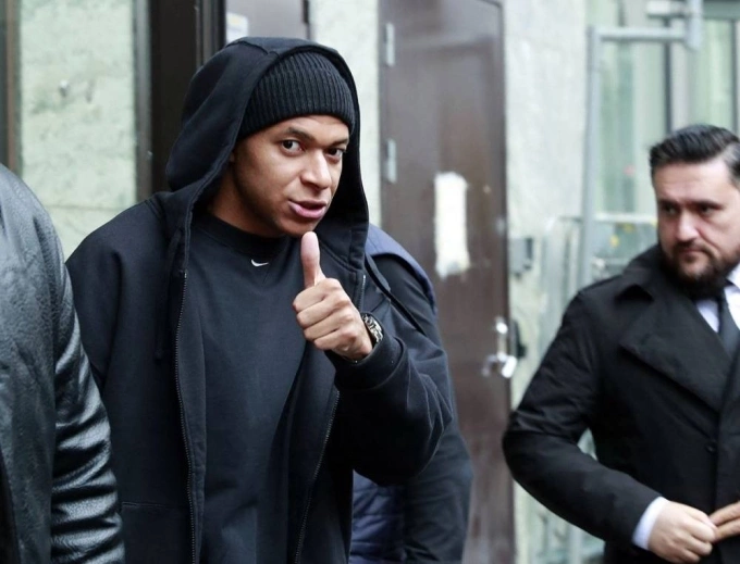 Mbappe thăm Caen hồi tháng 2/2025. Ảnh: Caen