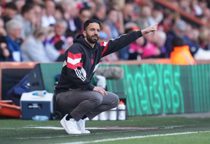 HLV Amorim hối thủ cầu thủ Man Utd tấn công sau khi hơn người. Ảnh: PA