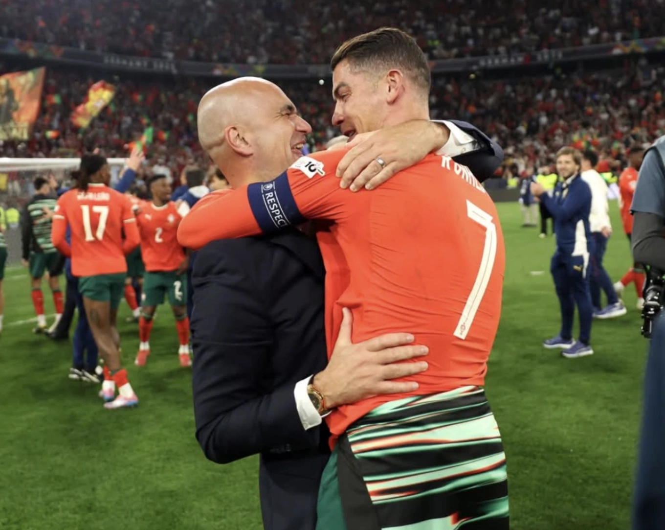 Fan M.U nổi giận khi CLB đưa HLV này vào danh sách rút gọn 2 HLV Roberto Martinez: 'Cơ thể Ronaldo được dẫn dắt bởi tâm trí' - Báo VnExpress Thể thao