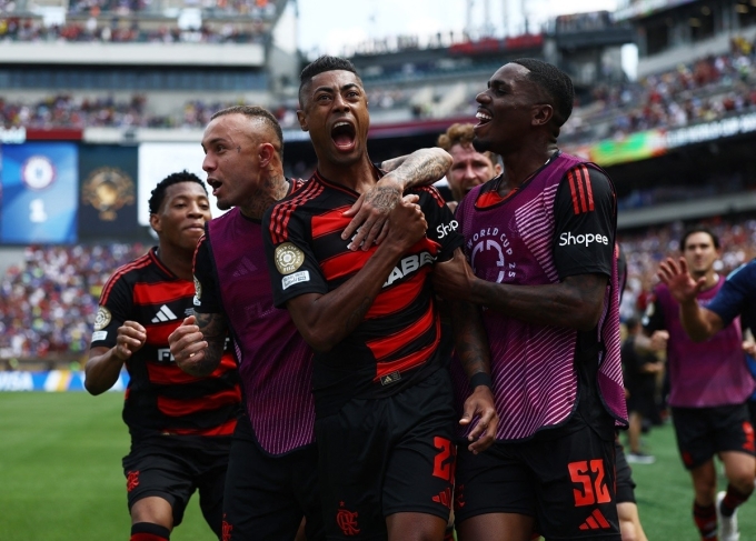 Cầu thủ Flamengo mừng chiến thắng trước Chelsea ở vòng bảng FIFA Club World Cup, hôm 21/6. Ảnh: Reuters