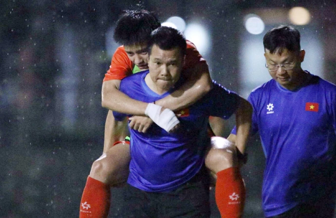 Tiền đạo Thanh Nhàn bị chấn thương tối 16/7 tại sân tập Bekasi và lỡ hẹn với giải U23 Đông Nam Á 2025. Ảnh: Đoàn Huynh