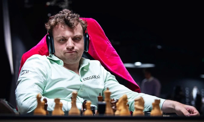 Hans Niemann trong trận tứ kết thắng Javokhir Sindarov ở Freestyle Chess Grand Slam ở khách sạn Wynn Las Vegas, bang Nevada, Mỹ ngày 17/7/2025. Ảnh: Freestyle Chess/Lennart Ootes