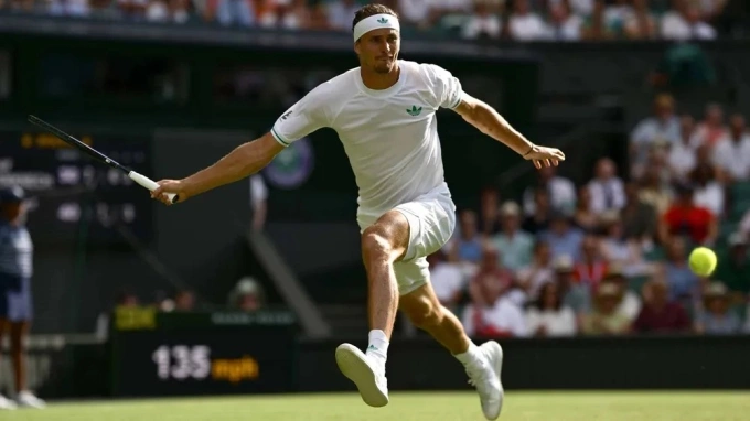 Zverev trong trận thua Rinderknech tại vòng một Wimbledon hồi đầu tháng 7/2025 tại London, Anh. Ảnh: Reuters