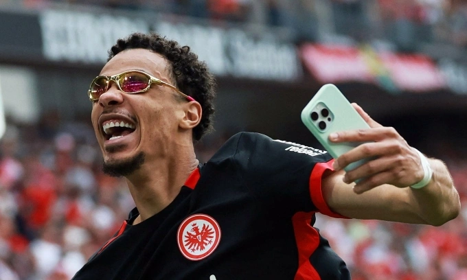 Hugo Ekitike trong màu áo Frankfurt ở Đức mùa giải 2024-2025. Ảnh: Reuters