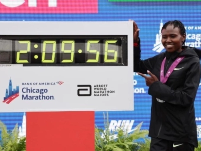 Ruth Chepngetich lập kỷ lục marathon nữ thế giới với thông số 2 giờ 9 phút 57 giây tại Chicago Marathon 2024. Ảnh: Guardian