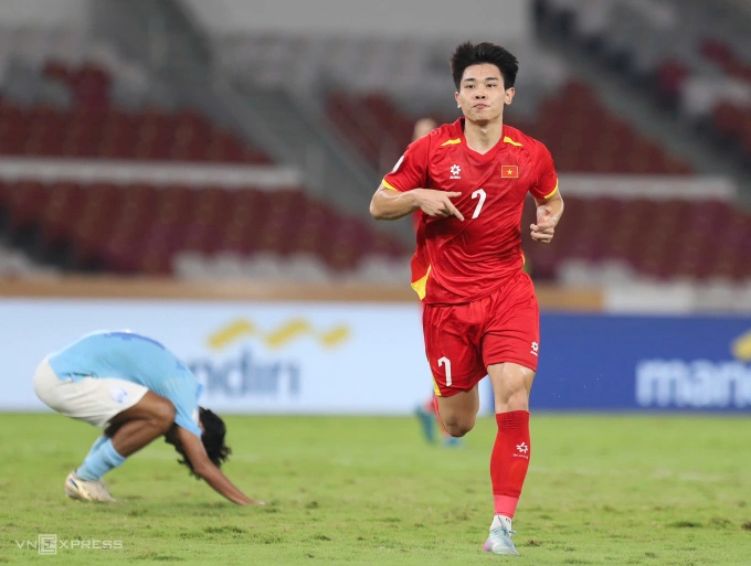Tiền đạo U23 Việt Nam Nguyễn Đình Bắc (áo đỏ) ăn mừng bàn ấn định tỷ số 2-1. Ảnh: Hai Tư
