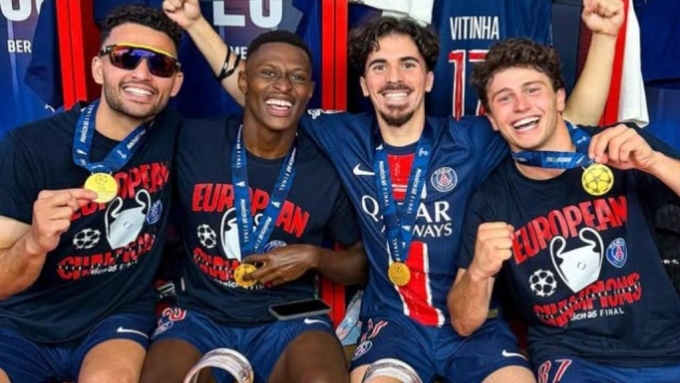 Bốn cầu thủ Bồ Đào Nha, gồm Goncalo Ramos, Nuno Mendes, Vitinha và Joao Neves (từ trái qua), giành bốn danh hiệu tại PSG mùa 2024-2025. Ảnh: AFP