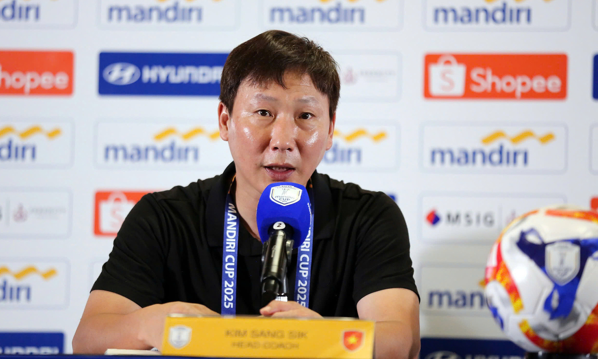 HLV Kim Sang-sik: 'U23 Việt Nam có thể vắng trụ cột ở bán kết'
