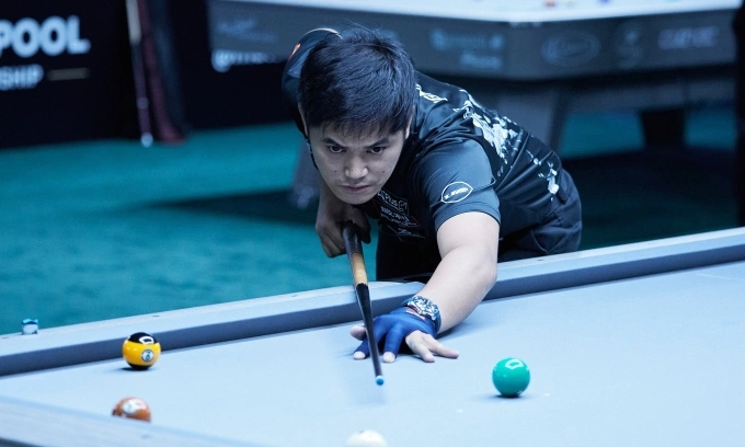 Cơ thủ Philippines, Jeffrey Ignacio trong trận thắng Aloysius Yapp tại vòng 1/16, giải pool 9 bi thế giới tại thành phố Jeddah, Arab Saudi ngày 24/7/2025. Ảnh: Matchroom