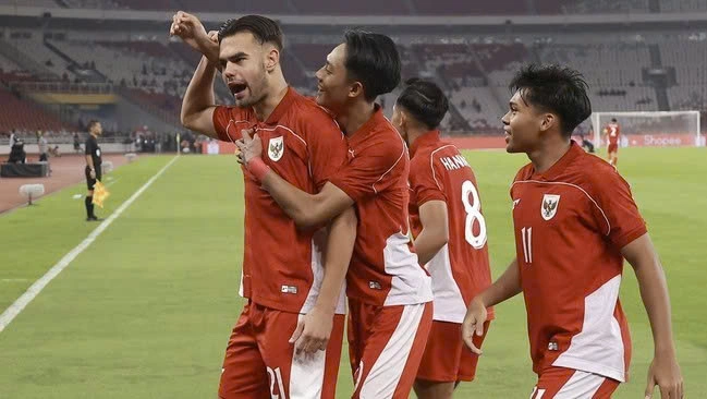 Tiền đạo Jens Raven mừng bàn trong trận Indonesia thắng Brunei tại lượt đầu bảng A, U23 Đông Nam Á trên sân Bung Karno, thành phố Jakarta, Indonesia tối 15/7/2025. Ảnh: Antara