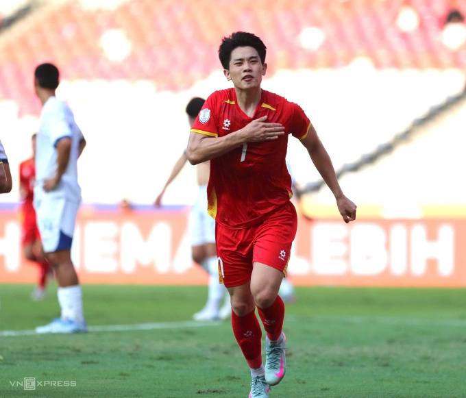 Nguyễn Đình Bắc mừng bàn gỡ hòa 1-1 cho U23 Việt Nam. Ảnh: Hai Tư