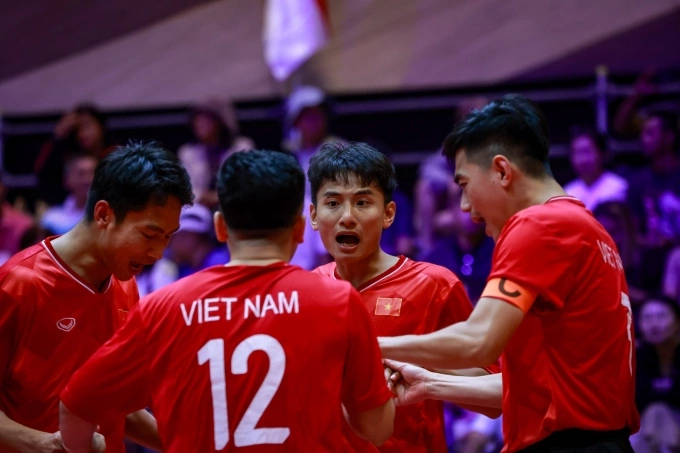 Đội cầu mây 4 nam Việt Nam trong trận bán kết giải cầu mây thế giới, nội dung 4 nam, tại trung tâm thương mại Central Hatyai, tỉnh Songkhla, Thái Lan tối 25/7/2025.. Ảnh: Sanamtakraw