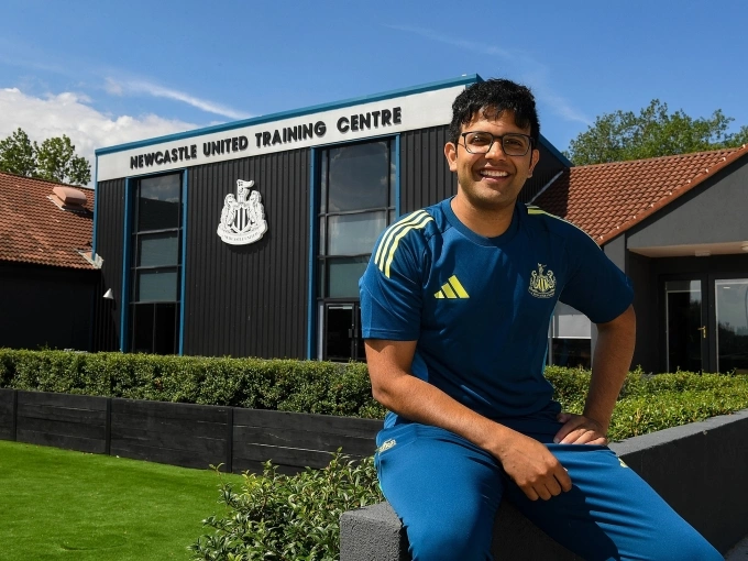 Sudarshan Gopaladesikan khi ra mắt Newcastle tuần trước. Ảnh: NUFC