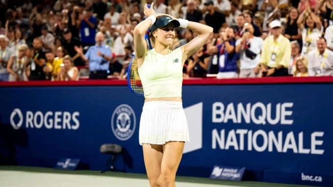 Bouchard mừng chiến thắng trước Arango, trên sân Trung tâm ở vòng một Canada Mở rộng, tại Montreal hôm 29/7. Ảnh: Reuters