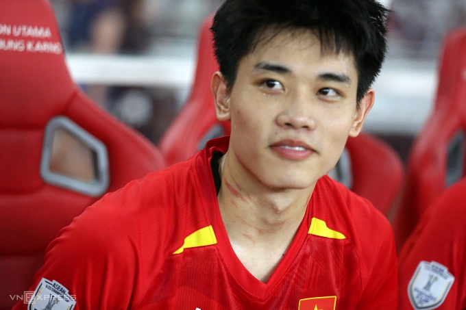 Tiền đạo Nguyễn Đình Bắc với chiếc cổ bị trầy xước sau các tác động của cầu thủ Indonesia ở chung kết U23 Đông Nam Á tối 29/7. Ảnh: Anh Khoa