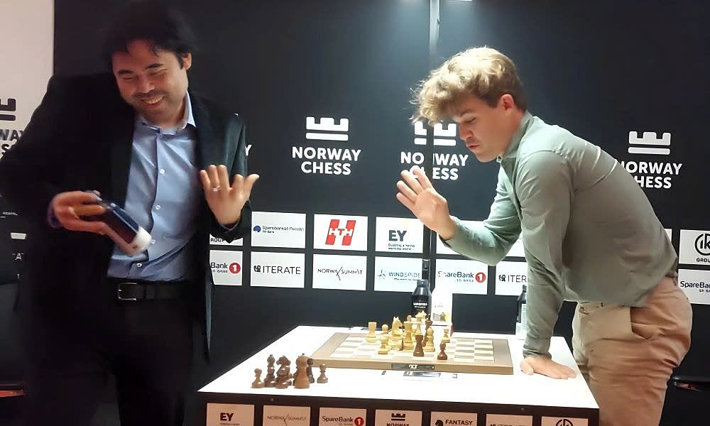 Nakamura 'Châm Biếm' Carlsen: 'Anh Ta Tự Tạo Ra, Tự Nuôi Dưỡng Sự Thành Công' Tại Các Giải Đấu