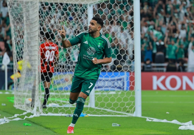 Riyad Mahrez mừng bàn trong trận Al Ahli thắng ở AFC Champions League Elite trên sân King Abdullah Sport City, Jeddah, Arab Saudi ngày 12/3/2025. Ảnh: AFC