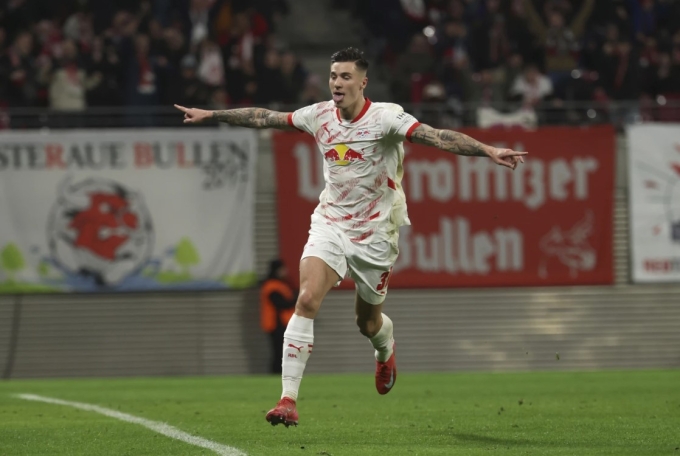 Benjamin Sesko mừng bàn trong trận RB Leipzig thắng VfL Wolfsburg 1-0 ở tứ kết Cup Đức tại Red Bull Arena, Leipzig, Đức ngày 26/2/2025. Ảnh: AP