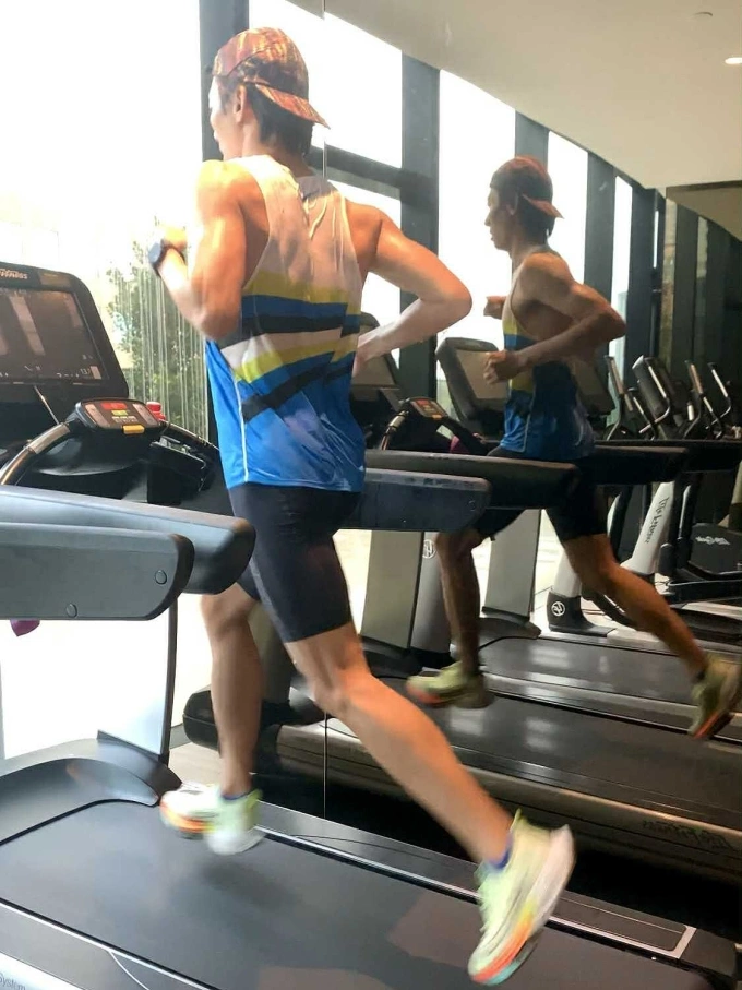 Runner Trung Lê trong một buổi chạy máy. Ảnh: NVCC