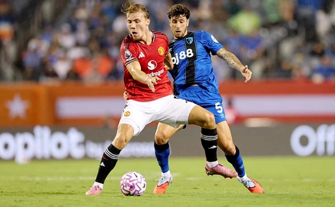 Hojlund thi đấu trong trận Man Utd thắng Bournemouth trên sân Soldier, thành phố Chicago, bang Illinois, Mỹ tối 30/7/2025. Ảnh: Daily Mail