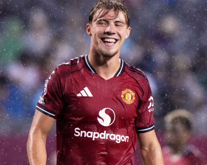 Rasmus Hojlund phản ứng trong trận. Ảnh: AP