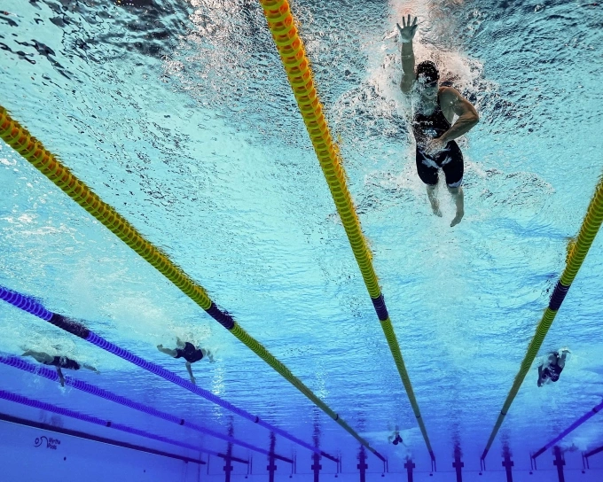 Ledecky dẫn đầu trên đường bơi 1500m tự do mà cô mang về cho đoàn Mỹ chiếc HC vàng hôm 29/7. Ảnh: Reuters