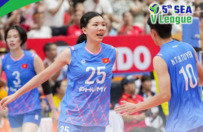 Tuyển nữ Việt Nam mừng chiến thắng 3-1 trước Philippines ở lượt thứ hai SEA V-League 2025, chiều 2/8 tại Nhà thi đấu Nakhon Ratchasima (Thái Lan). Ảnh:SMM Volleyball