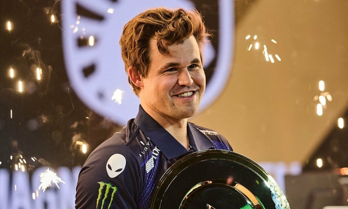 Carlsen với chức vô địch cờ vua tại eSports World Cup 2025 ở thành phố Riyadh, Arab Saudi tối 1/8/2025. Ảnh; Chess