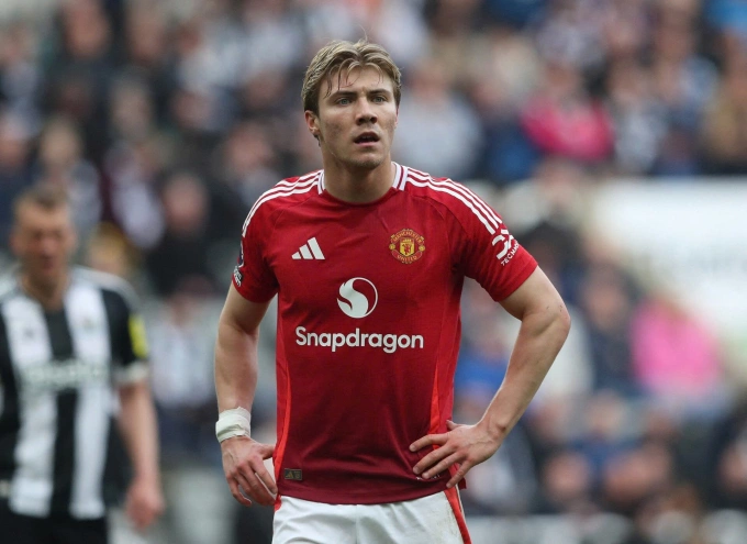 Rasmus Hojlund trong trận Man Utd gặp Newcastle ở Ngoại hạng Anh, trên sân St James Park, thành phố Newcastle upon Tyne, Vương quốc Anh ngày 13/4/2025. Ảnh: Reuters