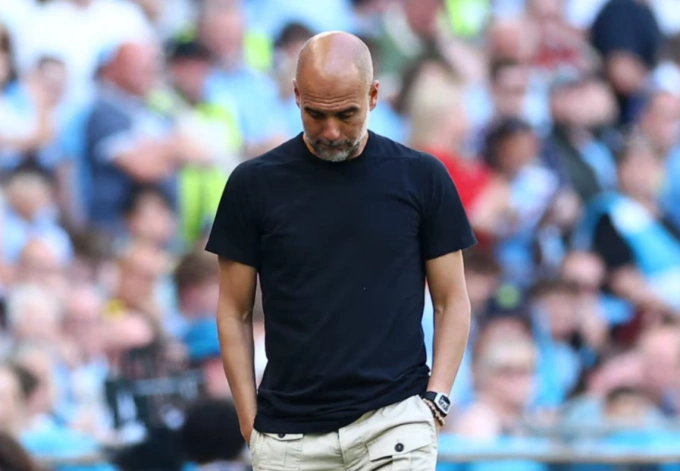 HLV Pep Guardiola thất vọng trong trận Man City thua Crystal Palace 0-1 ở chung kết Cup FA trên sân Wembley, London, Anh ngày 17/5. Ảnh: Reuters
