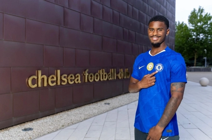 Jorrel Hato ra mắt Chelsea ngày 3/8. Ảnh: Chelsea FC